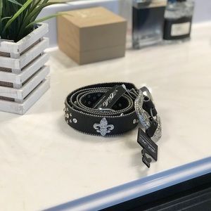 Women’s clothes, shoes & more! 😘